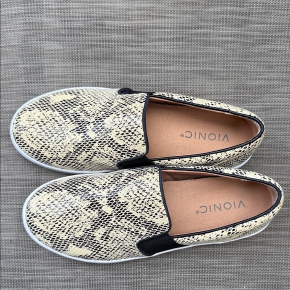 Vionic Demetra Croc Size 6 Slip-On Loafers - Picture 9 of 10